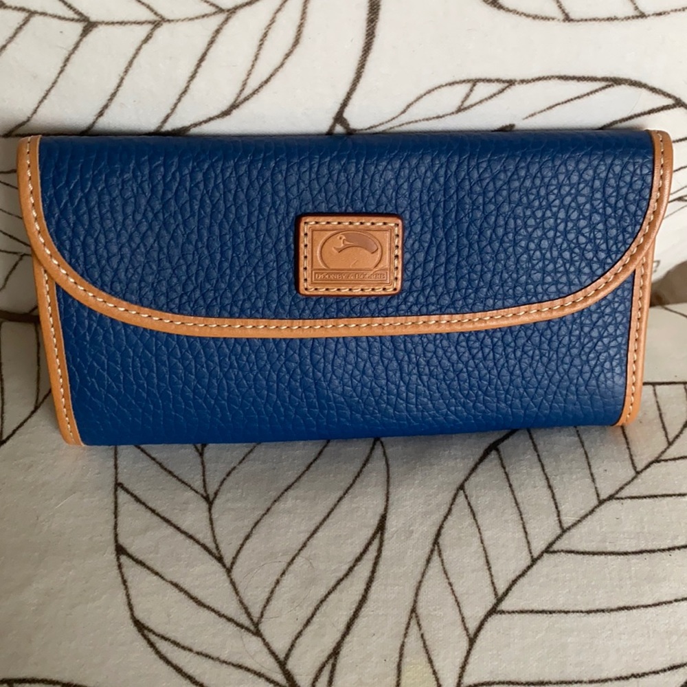 COPY - Dooney and Bourke wallet